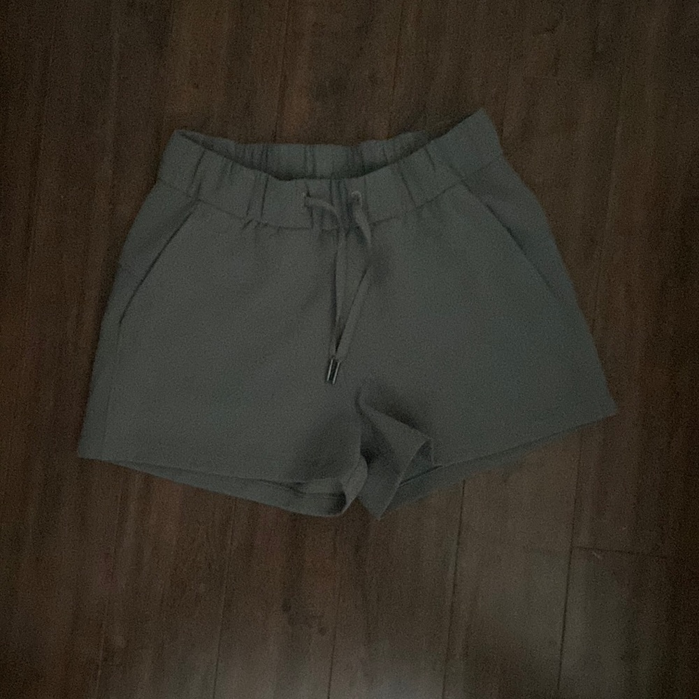 Lululemon shorts size 4